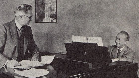 Jerome Kern au piano avec Otto Harbach (1930) - ECMF (1918-1944)