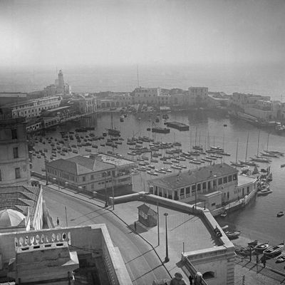 Vue du vieux port à Alger, Algérie, en septembre 1946