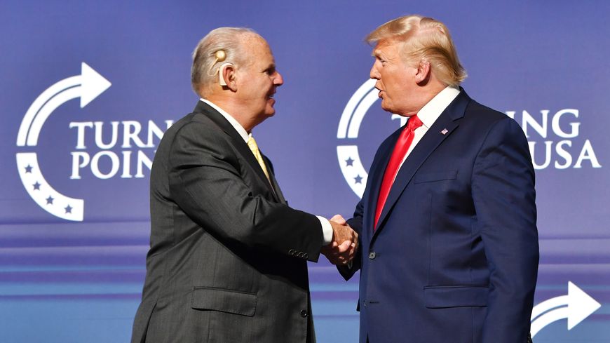 L'animateur de radio Rush Limbaugh avec Donald Trump à Palm Beach en décembre 2019