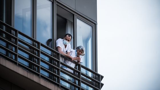 Des infirmiers, membres du collectif Inter-Hôpitaux, à l'hôpital Robert-Debré à Paris, le 21 mai. ©AFP - Samuel Boivin / Nurphoto