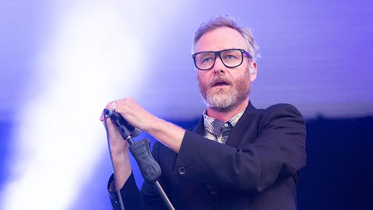 Matt Berninger avec The National en 2019 à Glasgow (Roberto Ricciuti/Redferns)