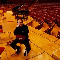 Le chef d'orchestre américain James Conlon à la Philharmonie de Cologne en 1995