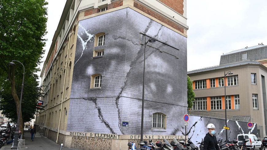 Fresque en hommage à Adama Traoré et George Floyd, du street artiste JR, Paris (Bertrand Guay)