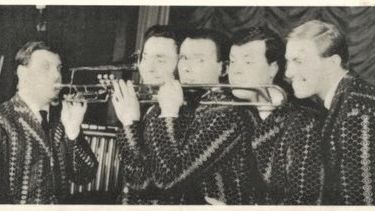 30 mars 1960, Quintetto Bruno Martino : Bruno Martino, piano. Luciano Ventura, basse. Bruno Brighetti, bongó & vibraphone. Carlo Pes, guitare. Ole Jörgensen, batterie (g. à d.) - His Master's Voice