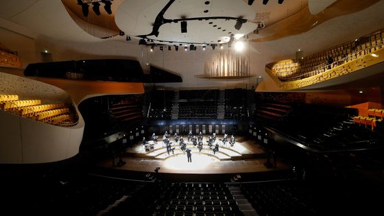 Les musiciens de l'Orchestre de Paris en répétition dans la salle vide Pierre Boulez de la Philharmonie de Paris le 27 mai 2020, pour un concert diffusé en direct sur Arte. ©AFP - FRANCOIS GUILLOT