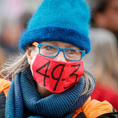 Manifestation à Paris pour contre la réforme des retraites, et l'usage du 49-3 qui a permis l'adoption du texte à l'Assemblée.