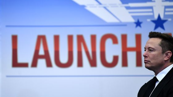 Fondateur de SpaceX, PDG de Tesla Motors, inventeur de l'Hyperloop, le milliardaire sud-africain Elon Musk attire autant les louanges que les critiques. ©AFP - BRENDAN SMIALOWSKI