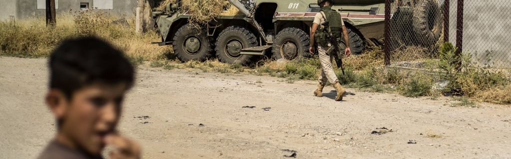 Des soldats russes positionnés à Derouna Arha en Syrie, près de la frontière turque