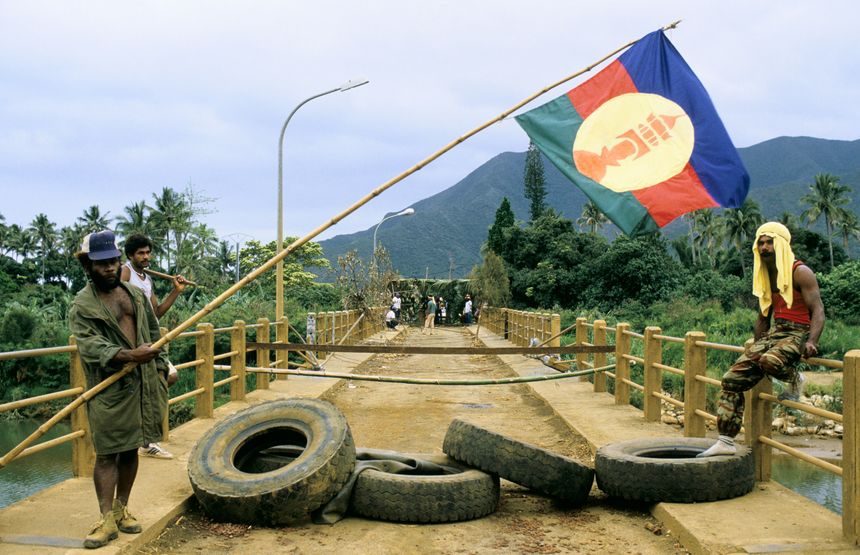 Scène d'affrontements en Nouvelle-Calédonie en novembre 1984