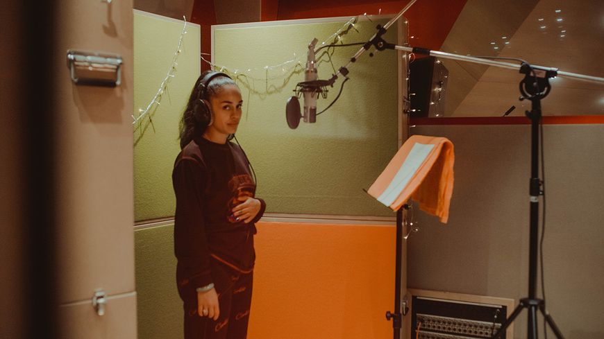 Jorja Smith en studio / Universal