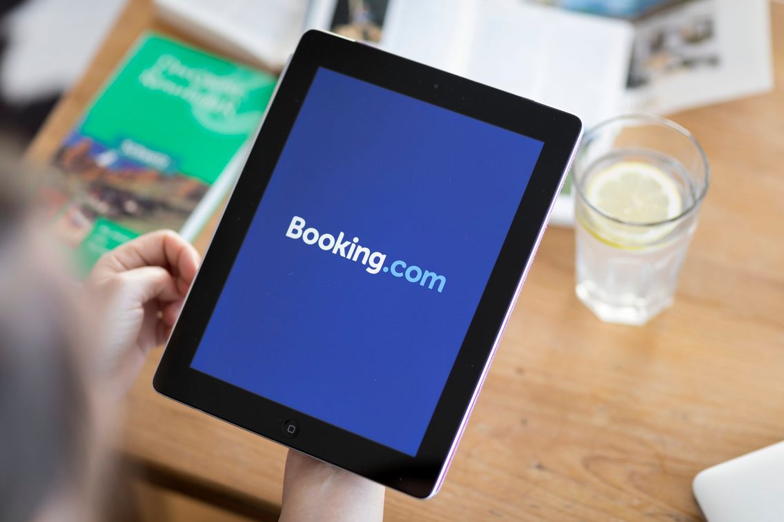 Pour nombre d'hôteliers en France, Booking.com est trop gourmand sur les commissions prélevées, autour de 17% du prix de la réservation.
