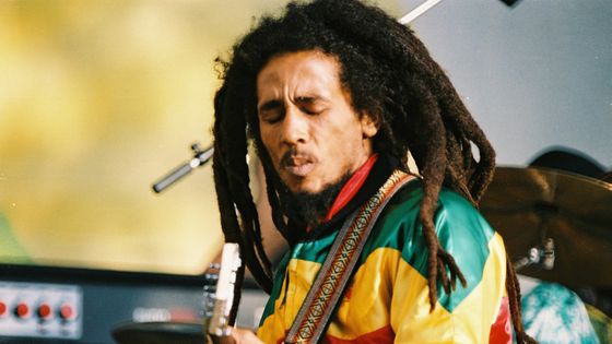 Bob Marley se produit sur la scène du Crystal Palace Bowl le 7 juin 1980 à Londres; ©Getty - Pete Still / Redferns
