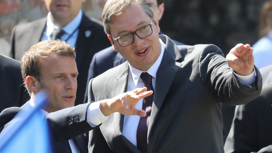 Emmanuel Macron a lui-même pris acte des engagements de Vučić en faveur de l'Union européenne, notamment lors de sa visite en Serbie en juillet 2019.