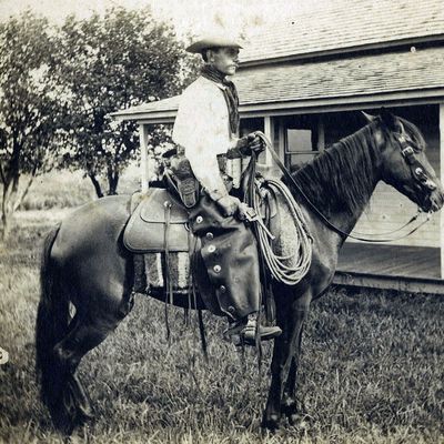 Dans Cow-Boy, Jean-Michel Espitallier mène une enquête sur le destin oublié de son grand-père, originaire d’un petit village des Hautes-Alpes et parti au début des années 1900 vers la Californie
