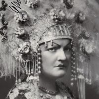 La soprano franco-italienne Gina Cigna à la Scala de Milan dans Turandot de Puccini (saison 1934-35)