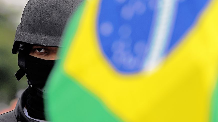 Des manifestations pour et contre Jair Bolsonaro ont eu lieu à quelques kilomètres d'écart à Sao Paulo et Brasilia dimanche 7 juin