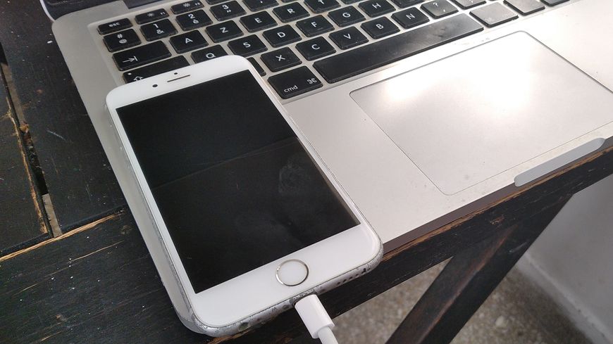 Le téléphone "infecté" d’Omar Radi.
