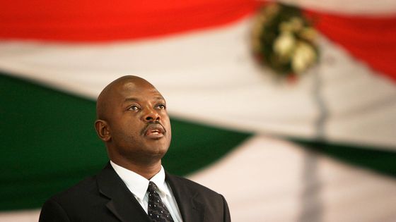 Pierre Nkurunziza lors de sa prestation de serment en 2005 ©AFP - JOSE CENDON
