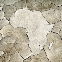 Terre craquelée ayant la forme du continent africain