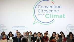 Les 150 membres de la Citizens Climate Convention (ici le 10 janvier avec Emmanuel Macron) se prononceront sur chacune des propositions ce week-end, avant de les présenter au gouvernement dimanche. Les 150 membres de la Citizens Climate Convention (ici le 10 janvier avec Emmanuel Macron) se prononceront sur chacune des propositions ce week-end, avant de les présenter au gouvernement dimanche.