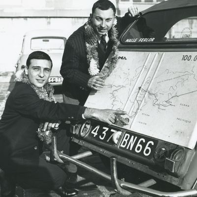 Jacques Séguéla et Jean-Claude Baudot, tour du monde en 2CV