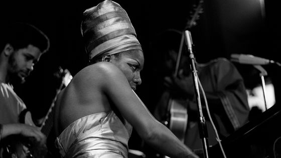 La chanteuse de jazz américaine Nina Simone se produit en juillet 1969 lors d'un concert dans le cadre du festival panafricain d'Alger. ©AFP - ELEONORE BAKHTADZE