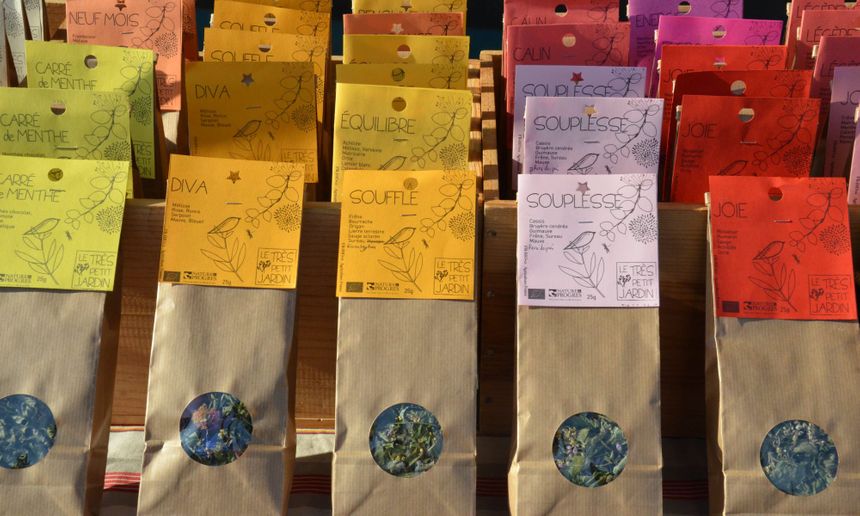 On trouve 70 variétés de plantes médicinales et aromatiques sur le stand du Très Petit Jardin, au marché de la Petite Hollande