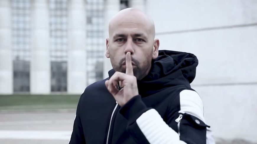 Sinik dans le clip "Enfants Terribles" avec Rémy