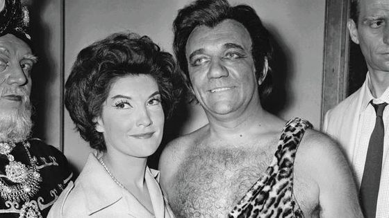 1963, Mady Mesplé et Gabriel Bacquier, lors d'une représentation de Giancarlo Menotti 'L' Homme Sauvage' à l'Opéra Comique, Paris ©Getty - Keystone-France/Gamma-Rapho