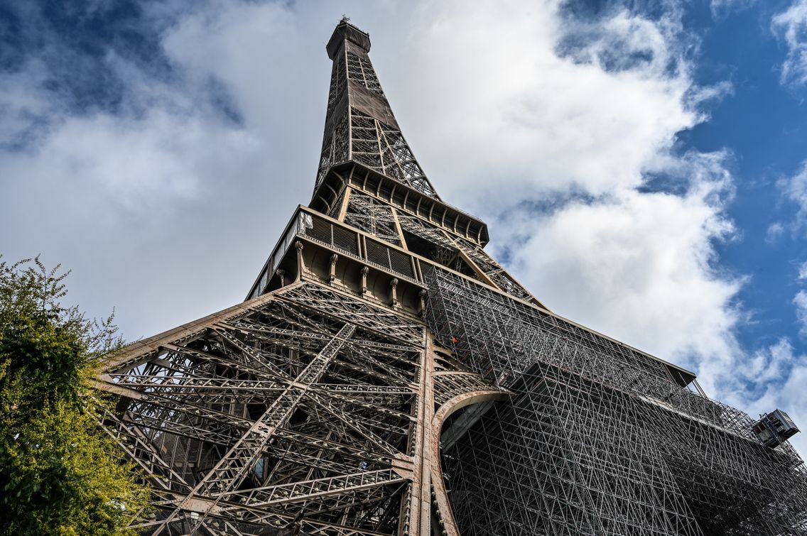 Qui A Construit La Tour Eiffel Dans les coulisses de la Tour Eiffel, qui se prépare à rouvrir jeudi