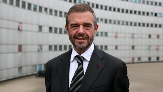 Jean-Paul Cluzel, PDG de Radio-France, devant La maison de la Radio, à Paris, en 2009 ©Maxppp - Olivier Corsan PHOTOPQR-LE PARISIEN