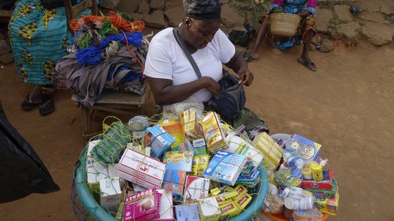 Une "bonne dame" sur le marché de Gbossimé à Lomé (Togo) le 20 janvier 2020. ©Radio France - Isabelle Souquet