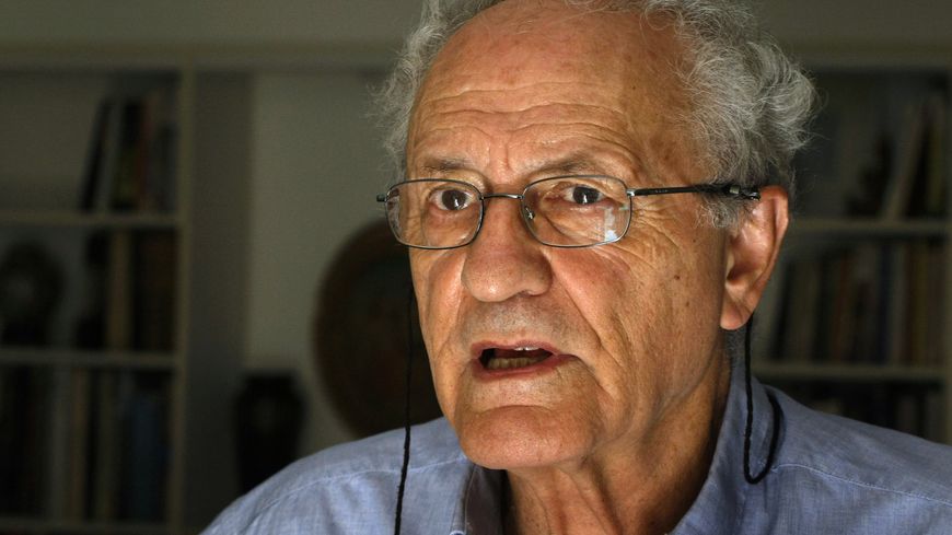 L'historien Zeev Sternhell chez lui à Jérusalem en 2008