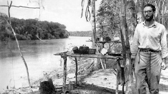 Claude Lévi-Strauss, anthropologue et ethnologue, ici en Amazonie, au Brésil vers 1936. Il aimait particulièrement la musique de Chopin à Stravinsky. ©Getty - Photo by Apic/ Hulton Archive/Getty Images