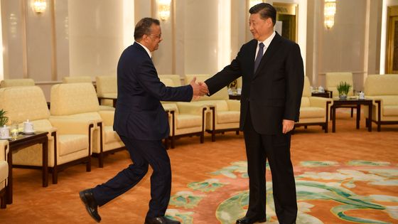 Le directeur général de l'OMS Tedros Adhanom Ghebreyesus et le président chinois Xi Jinping à Pékin, le 28 janvier 2020 ©AFP - Naohiko Hatta