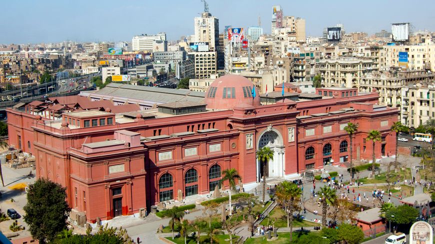 Le musée égyptien du Caire, au coeur de la capitale urbanisée, en mars 2008.