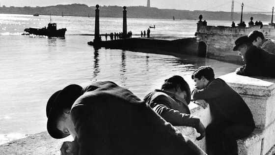 Les bords du Tage à Lisbonne, 1967. ©Getty - Romano Cagnoni/Hulton Archive