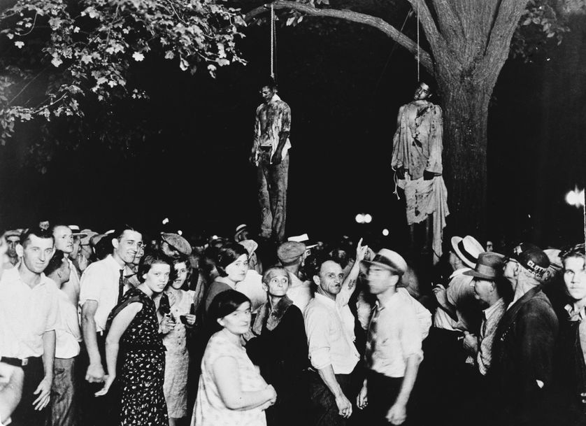 Le lynchage de Thomas Shipp et d'Abram Smith, accusés de vol, meurtre et de viol de façon arbitraire en 1930, dans l'Indiana.