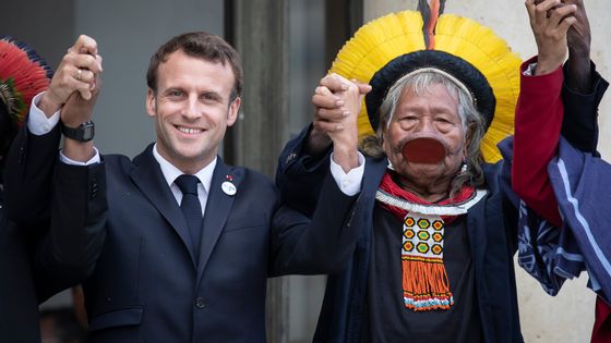 Certains leaders tentent de réinventer leur communication politique mondiale. ©AFP - Thomas Samson