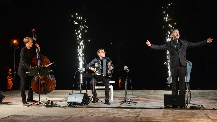 Édouard Macarez, Félicien Brut et Armando Noguera, lors du premier concert du festival Un Violon sur la ville 2020, à Royan.