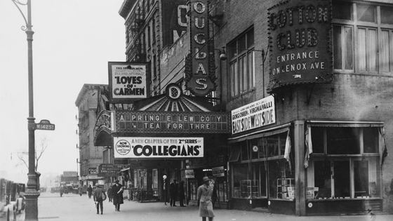 The Cotton Club, at 142nd Street and Lenox Avenue in Harlem, New York City, circa 1927. ©Getty - Hulton Archive