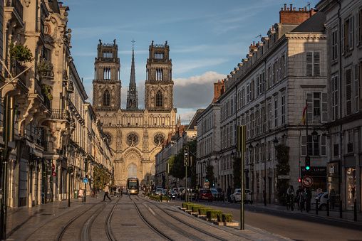 La cathédrale Sainte Croix et ses deux belles tours à Orléans