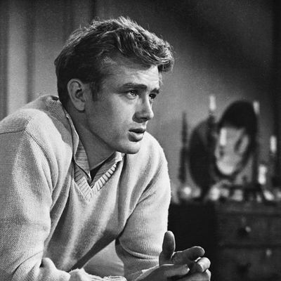 James Dean sur le tournage de "À lest d'Éden" d'Elia Kazan, le 1er janvier 1955.