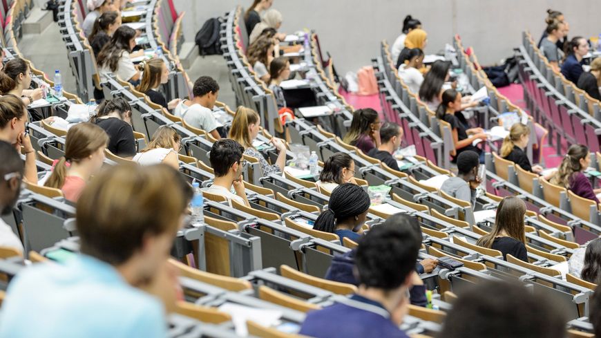Le retour des cours en présentiel, c'est ce qu'espèrent les directeurs d'université à la rentrée.