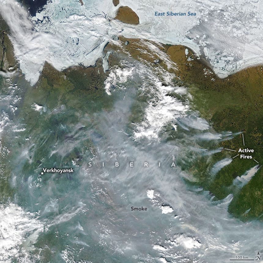 Photo satellite de la région de Verkhoïansk prise le 24 juin 2020 montrant une zone sans neige et avec des feux actifs. Ces lieux sont habituellement les plus froids de la planète en hiver mais la hausse des températures chamboule tout.