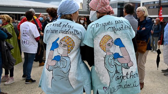 "On vaut plus qu'une médaille", le 16 juin 2020 à Rennes ©AFP - DAMIEN MEYER