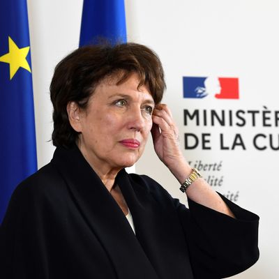 Roselyne Bachelot lors de sa passation de pouvoir ce lundi 6 juillet rue de Valois a dit vouloir «mettre la culture au cœur de la reconstruction de notre pays».