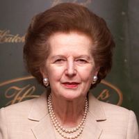 Margaret Thatcher lors d'une séance de dédicace de son livre 'Statecraft' , le 3 Avril 2002 à Londres.