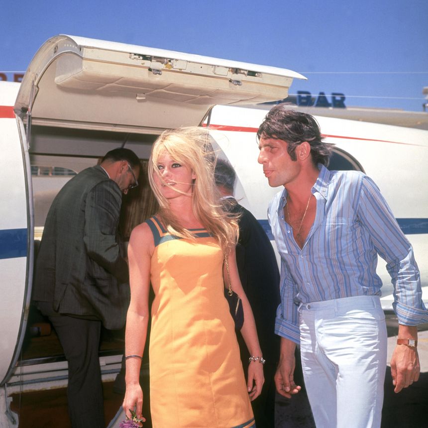 Brigitte Bardot et Gunter Sachs atterrissent à Las Vegas où ils se marient sans prévenir. 1966