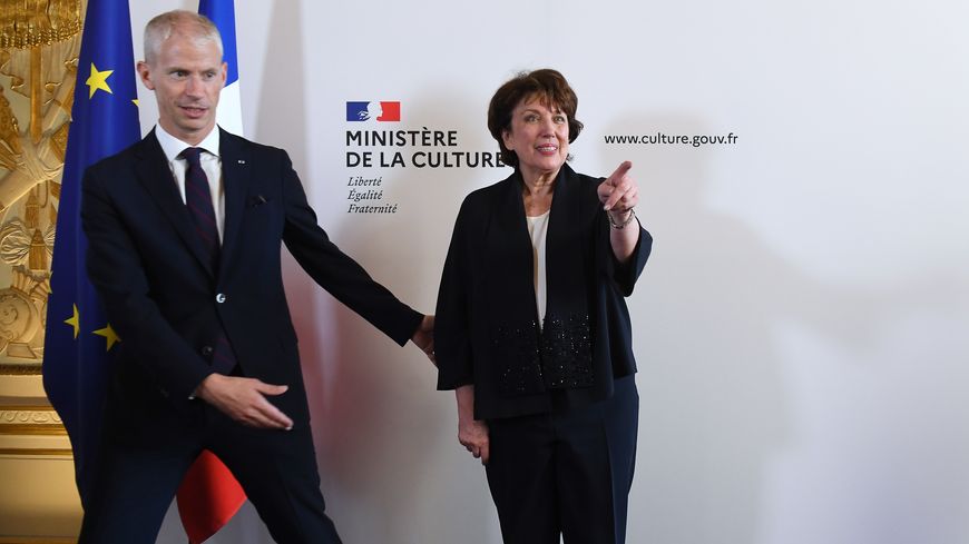 Franck Riester a cédé sa place ce mardi à Roselyne Bachelot rue de Valois. Il y aura passé vingt mois, remplaçant Françoise Nyssen qui y était resté dix-sept mois. L'instabilité croissante du poste est souvent critiquée par les professionnels.